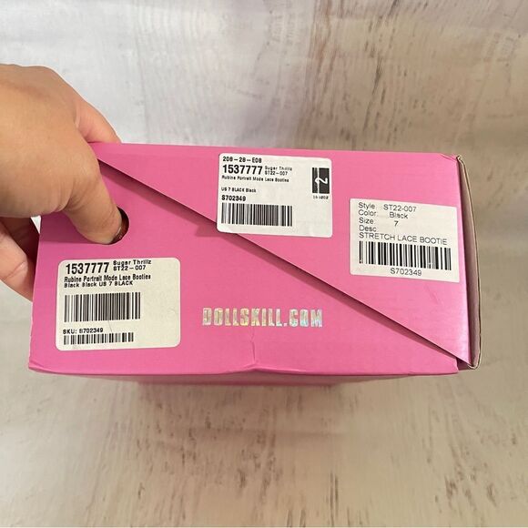 NIB Sugar Thrillz rubine portrait mode black and pink lace booties Sz 7 - Picture 6 of 8